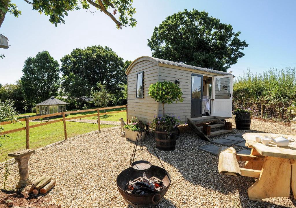 Worlington House | Orchard Retreat