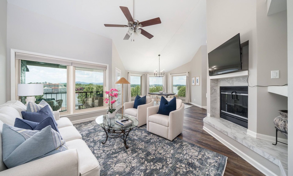 Lake Hamilton Condo | Orchid On The Water - w/Boat Slip On Lake Hamilton!