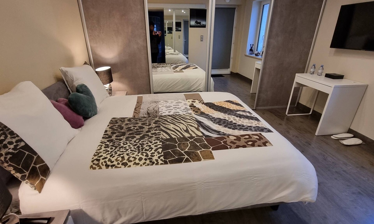 Olivet Bed & Breakfast | Orchid with on-site parking