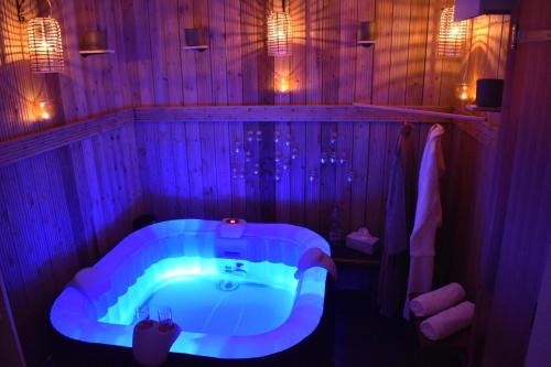 Breitenbach Apartment | Orchidée SPA Apartment with Jacuzzi close by Laufen