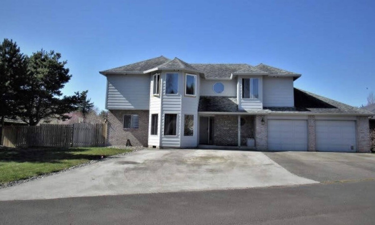 Warrenton House | Oregon Coast Lake House.