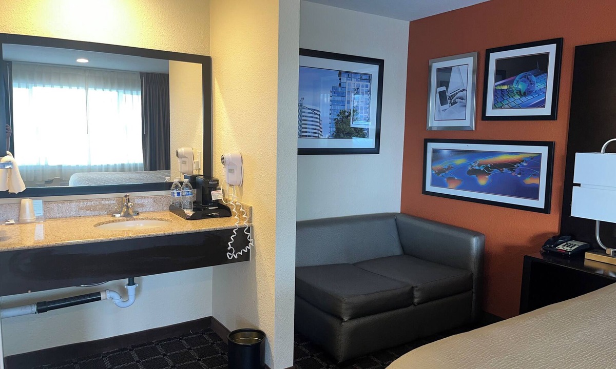 Lakeview Hotel | Oregon Trail Inn and Suites