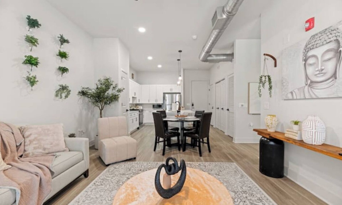 Dallas Design District Apartment | Organic Modern Retreat 1 BR2Bed Pool & Gym