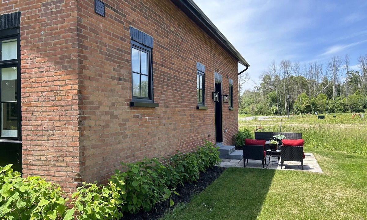Cobourg Villa | Original Barn Restored to a Beautiful Restful Retreat