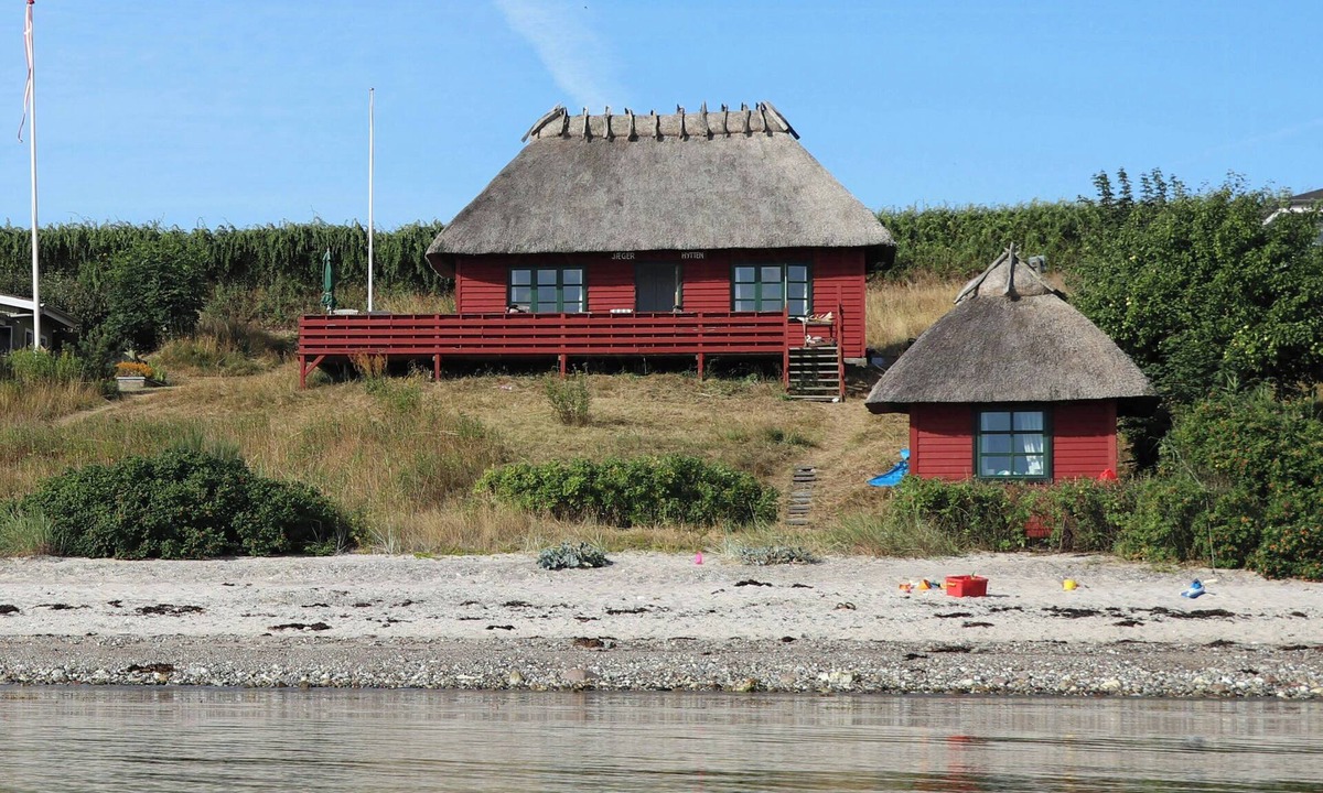 Nyborg House | Original holiday home from 1932 by the water