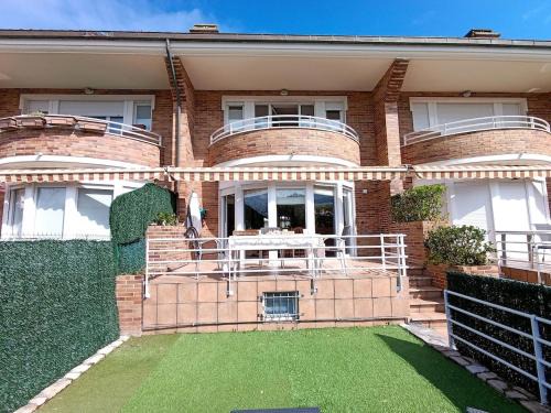 Orio House | ORIO CONFORT Adosado con terrazas -garaje-