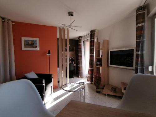 Blagnac Apartment | ORION - COSYNEST à Toulouse Blagnac - pkg privé & climatisation