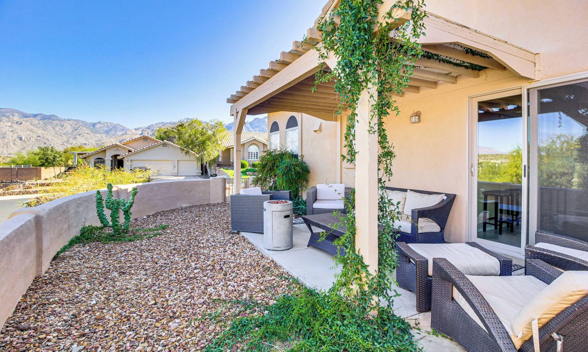Catalina Shadows Estates House | Oro Valley Home w/Hot Tub & Mountain Views!