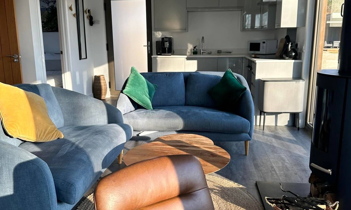 Colchester House | "Orwell" Eco Lodge: Private Hot Tub