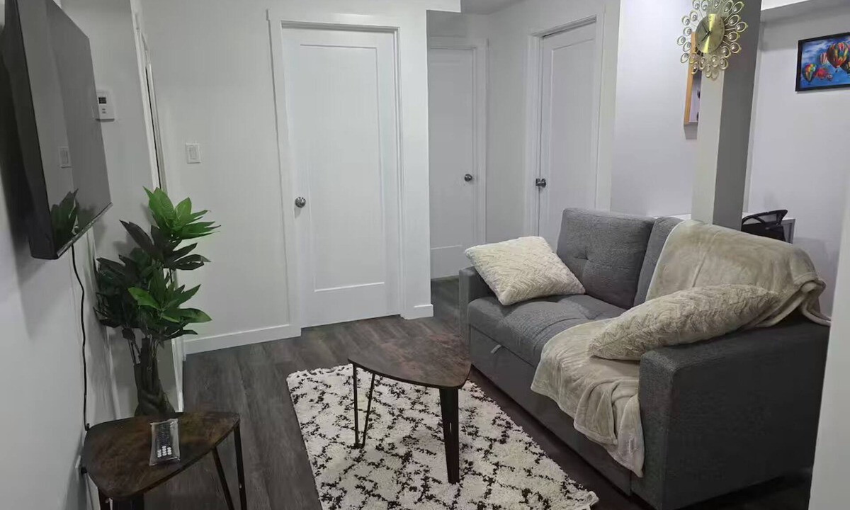 Saskatoon Apartment | Oshmild Suites, 5 mins to various shops and Cinema