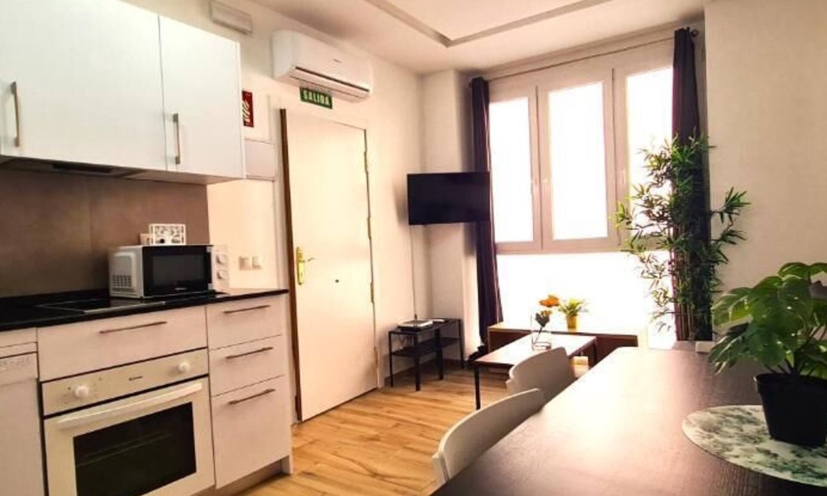 Almenara Apartment | Oshun Plaza Castilla