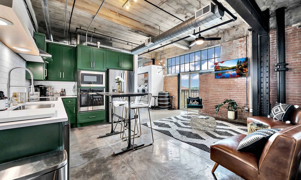 Brazos Condo | Oso Condo- Walk To The Silos