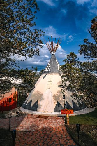 Nogal Other | Oso Tipi at El Mistico Ranch