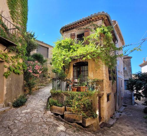Simiane-la-Rotonde House | Ostalina