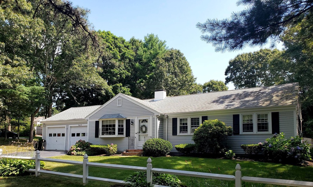 Osterville House | Osterville Charmer, Walk to Beach