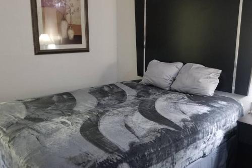 Stillwater Apartment | OSU Queen Hotel Room 118 Booking