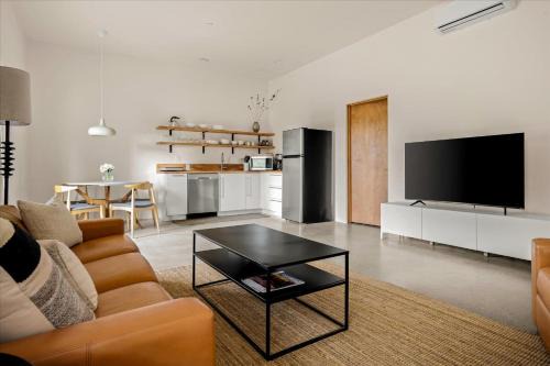 Clarkdale Hotel | Otaq Peace Suites