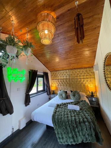 Warminster House | Otter 3 HuntersMoon-Warminster-Bath-Salisbury