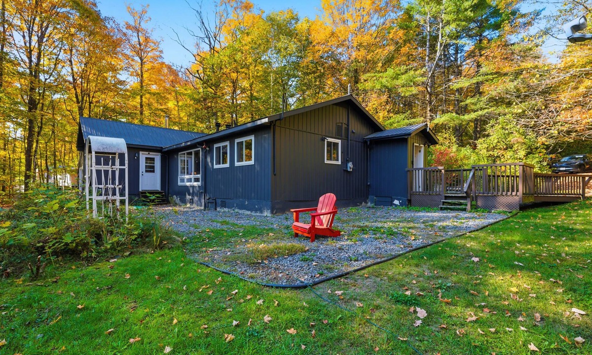 Huntsville Cottage | Otter Lake | Waterfront | Private and secluded