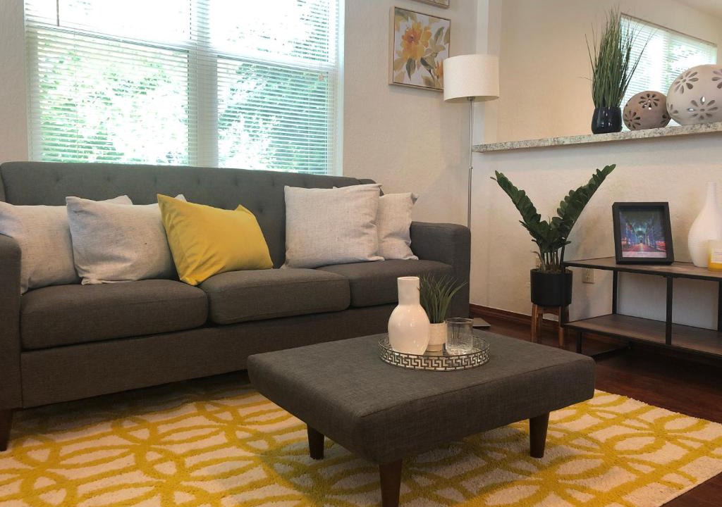 Norman Apartment | OU-Walk to Campus , Downtown ; Designer Studio