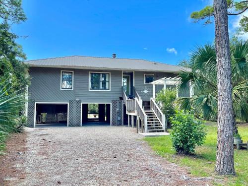 East End House | Our Anchor-Beach access, 3 BR, pet friendly