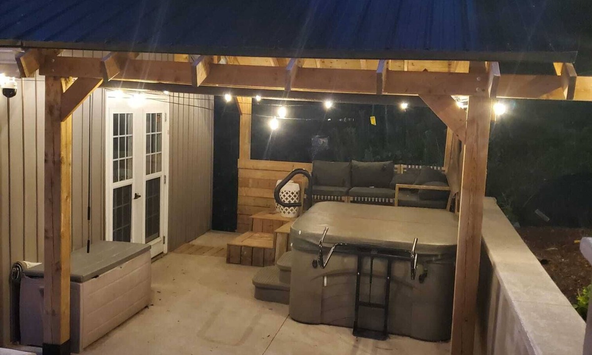 Highlands East House | Our Happy Place: Hot Tub & Trail Access: STR25-00043