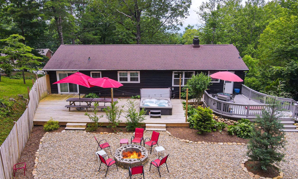 Royal Pines House | Our Mountain Retreat | A luxury Mountain Retreat with all the Modern Amenities!