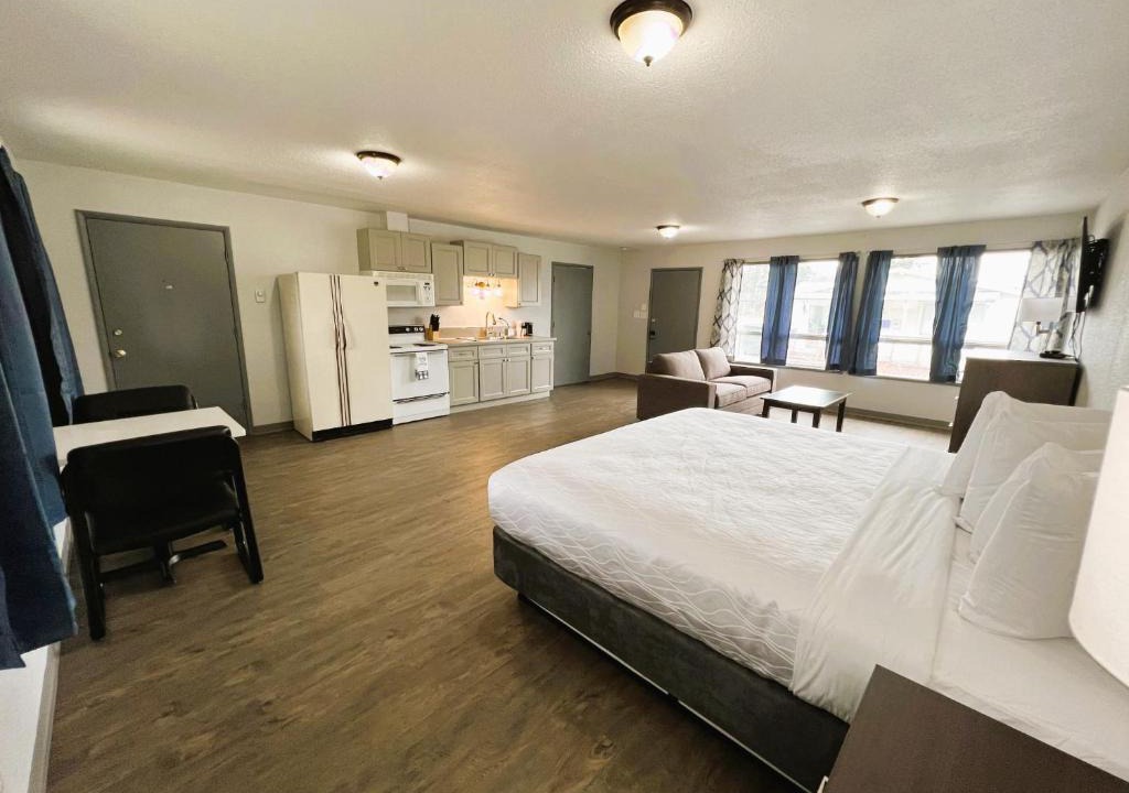 Long Beach Hotel | Our Place at The Beach