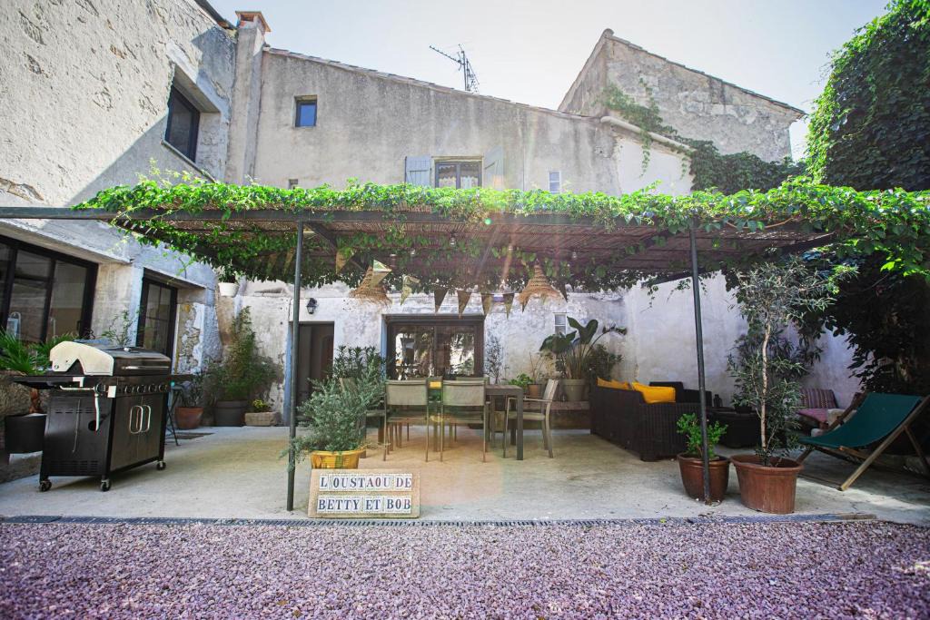 Le Cailar Bed & Breakfast | Oustaou de Betty et Bob