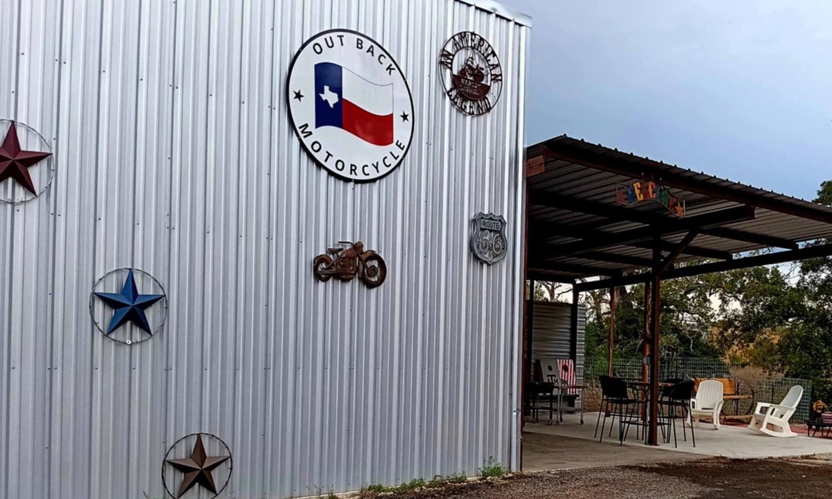 College Station House | Out Back Bunkhouse. Find peace & quiet in the country, 7 miles outside of town.