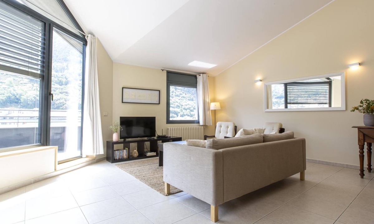 Les Escaldes Apartment | Outdoor Comfort Àtic East