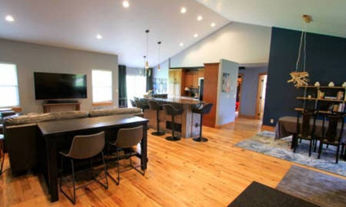 Victor Apartment | Outdoor Enthusiast Oasis