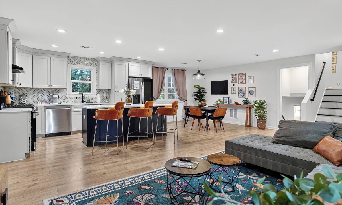 Snellville House | Outdoor Projector, Arcade, Fire Pit, 2 Living Rooms, Fire Pit, and more!