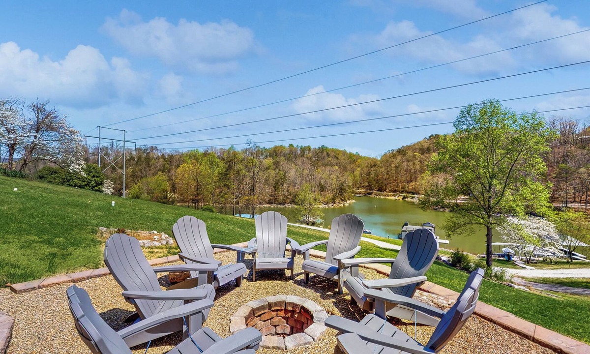 Caryville House | Outdoor Spa + Dock! Scenic Norris Lake Retreat