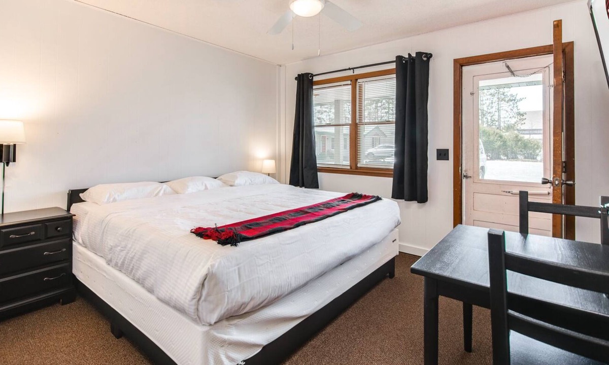 Balsam Lake Hostel | Outdoors Inn Room #3