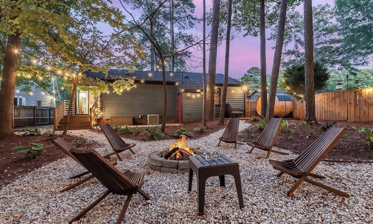 Southwest Raleigh House | Outdoorsy ~ Fresh Spring Vibes ~ Sauna & Cold Plunge ~ 10min Downtown