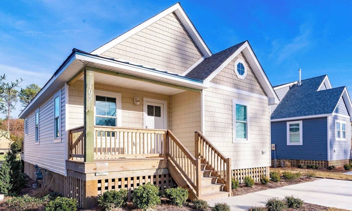 Harbinger House | Outer Banks Golf Cottage