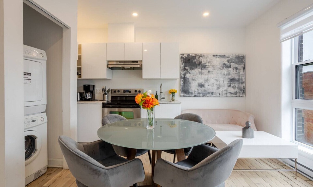 Gay Village Apartment | Outstanding 1BR |Downtown +steps to metro staion