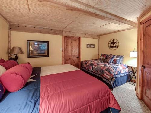 Carmine House | Outstanding Cozy Cabin at Texas Y'all