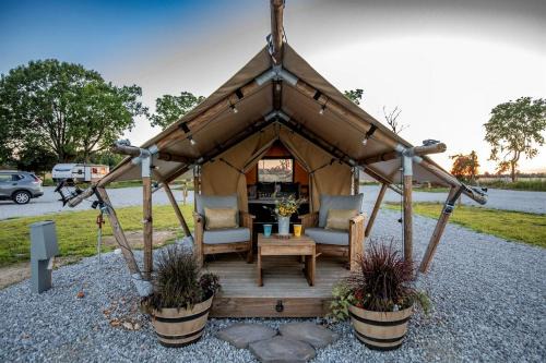 Cassville House | Outstanding Tented Cabin with Fire Pit in Cassville, Missouri