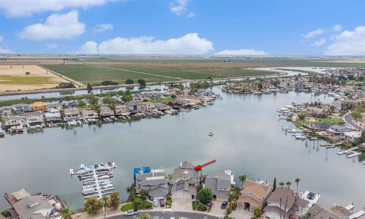 Discovery Bay House | Over the water experience in Biggest Bay/w Water Toys, Beach nearby. Waterfront