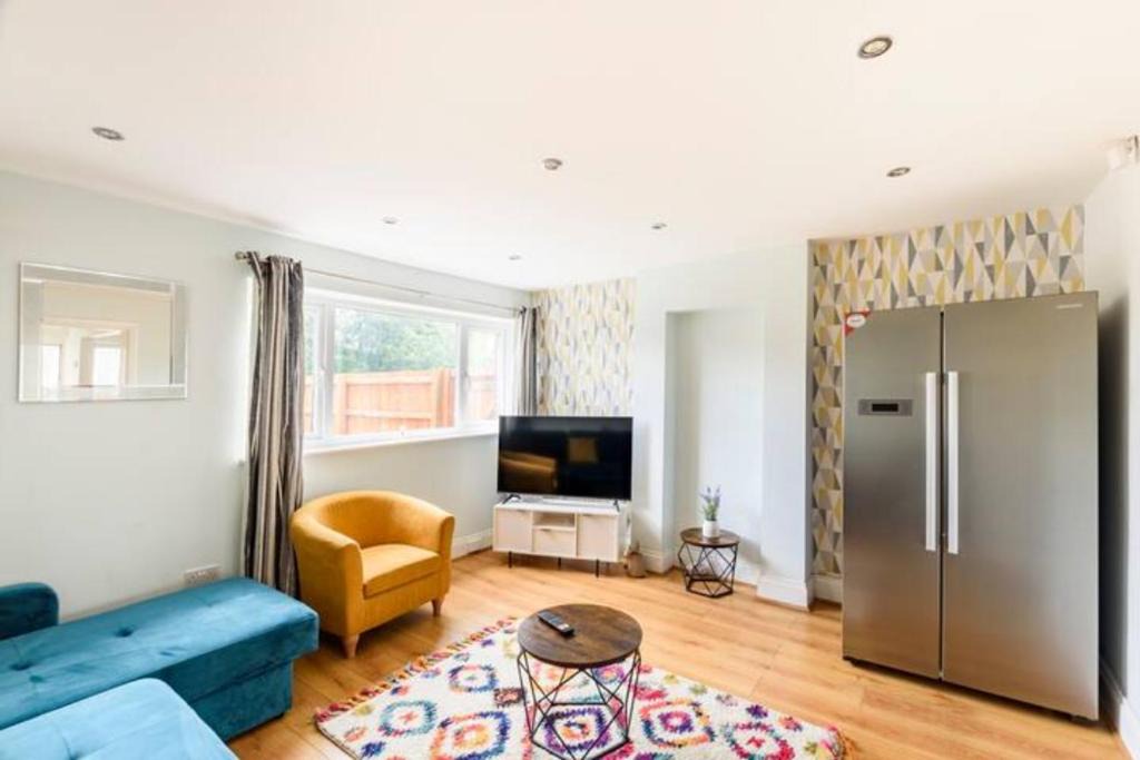 Northfield Apartment | Overbury Lodge, Birmingham with FREE Parking