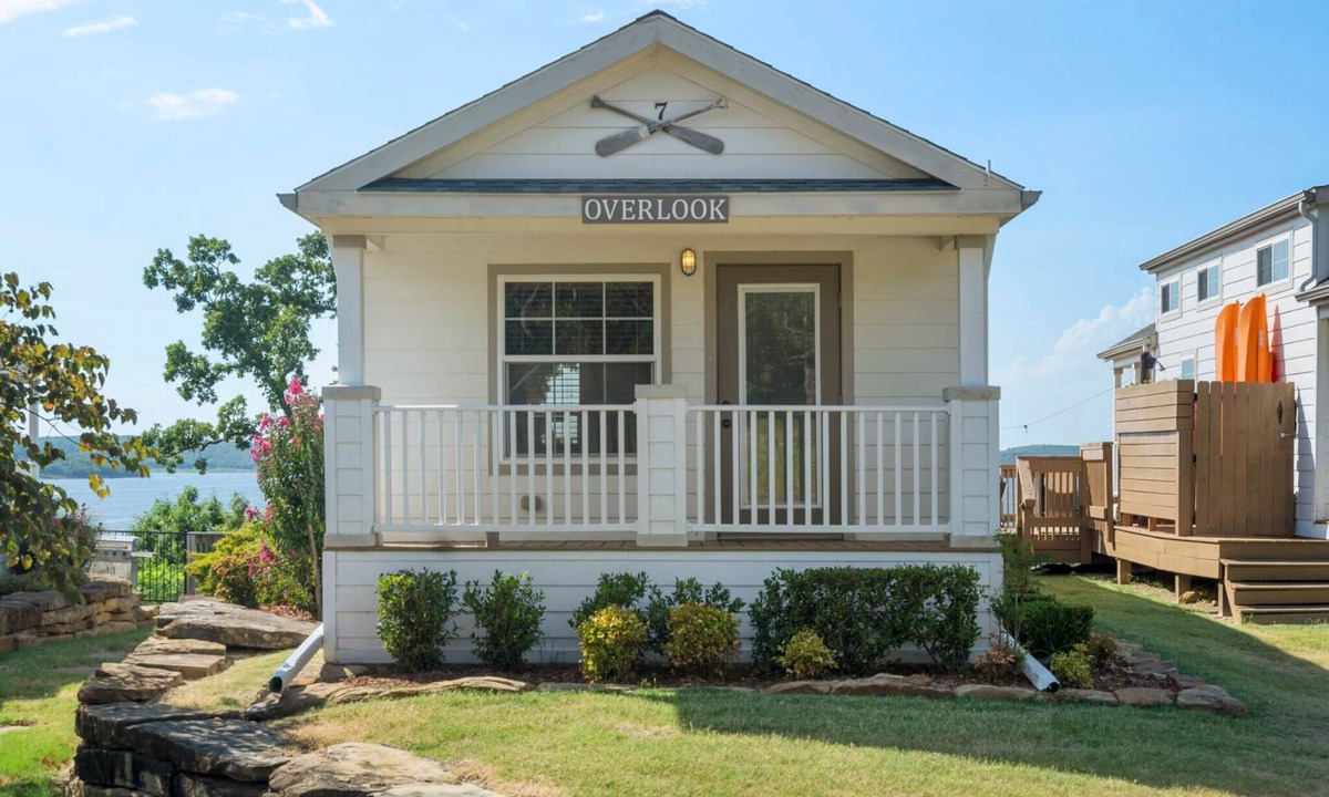 Sperry Cottage | Overlook at CrossTimbers Marina