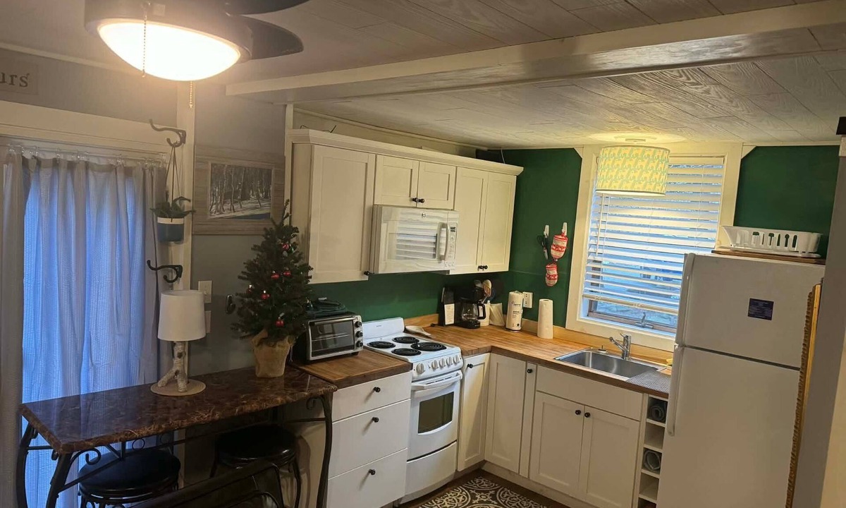 Snowshoe Condo | Overlook Condo 21-C Studio Off Mountain Lodging