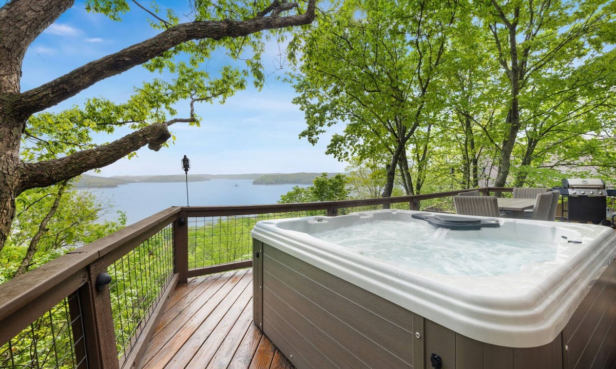 Lost Bridge Village Cabin | Overlook - Hot Tub - Beaver Lake