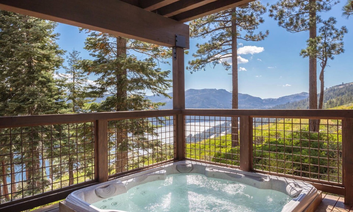 Truckee House | Overlook Lake View Lodge by Tahoe Getaways- Dog Friendly, HOA, Donner Lake Views + Hot Tub