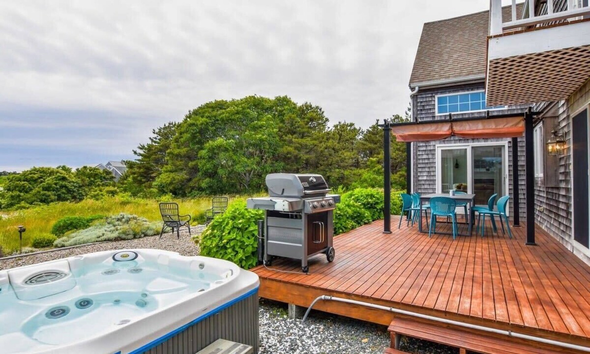 Truro House | Overlooking Corn Hill w/Hot Tub!