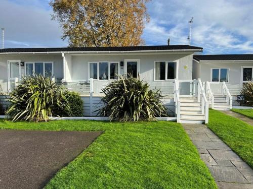 Oulton Broad Apartment | Overlooking the Norfolk Broads