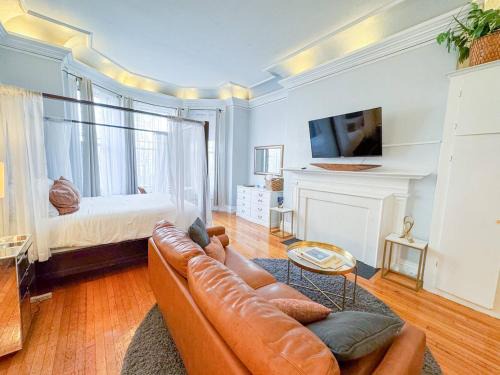 Back Bay Apartment | Oversized Furnished Brownstone Studio in Back Bay