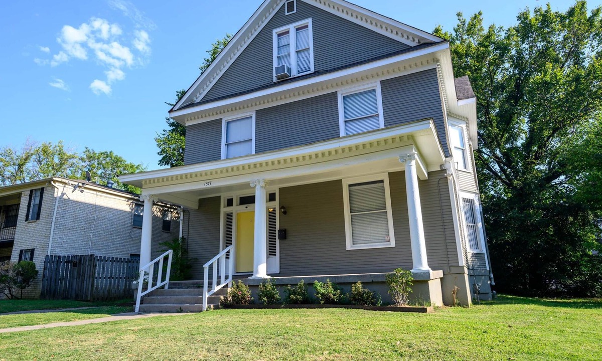 Midtown House | Overton/Medical District 2 units/7 beds/sleeps 14